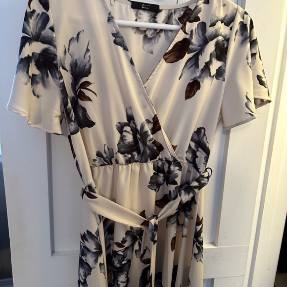 VICI Dolls Blue Magnolia high/low dress with flutter sleeve (S) - Picture 2 of 4